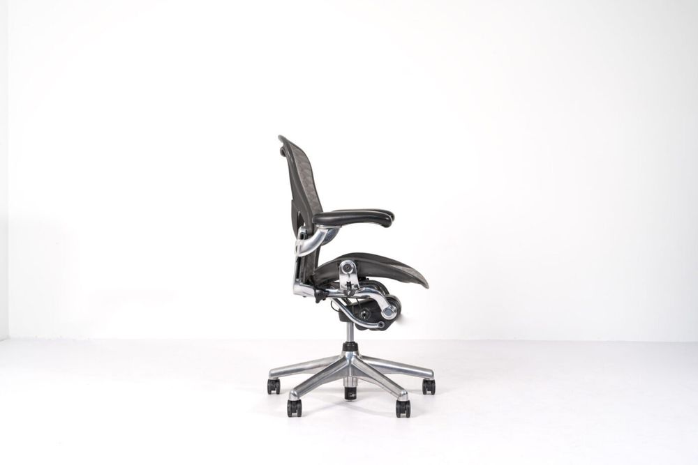 Cadeira Herman Miller modelo aeron executive - estrutura polida - posturefit