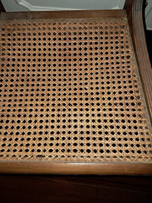 Cadeira de madeira com palhinha