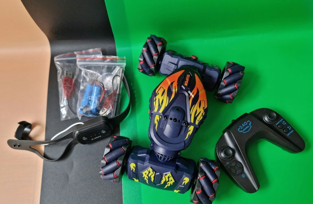 Zdalnie sterowany samochód 1:14 Stunt RC Drift 360°