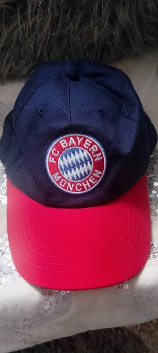 Nowa czapka z daszkiem Bayern Monachium