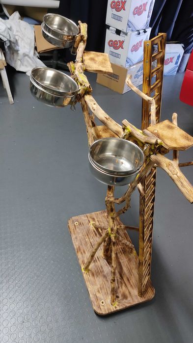Poleiro para aves