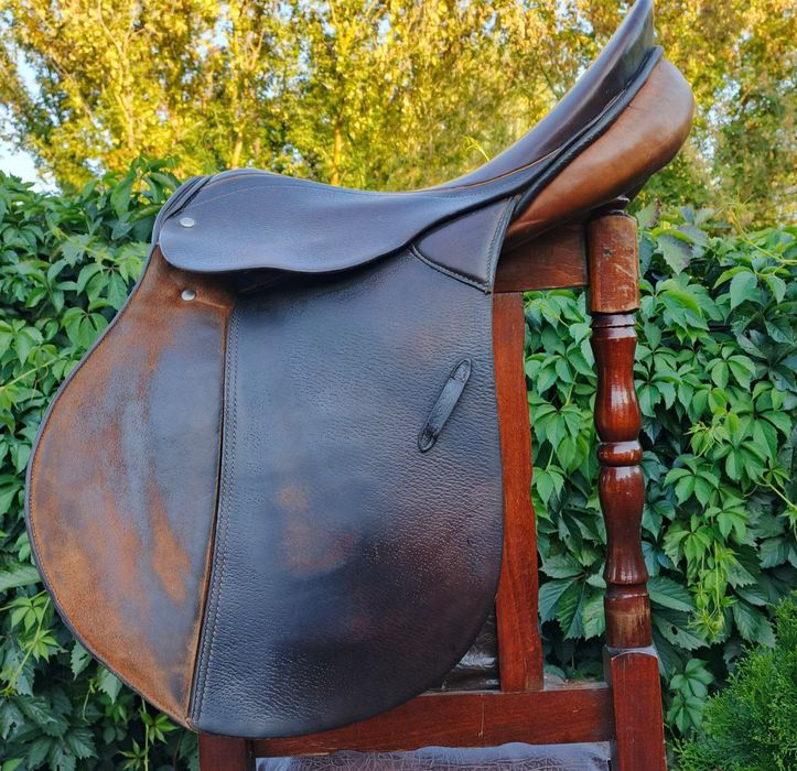 сідло на коня, недоуздок, щітки