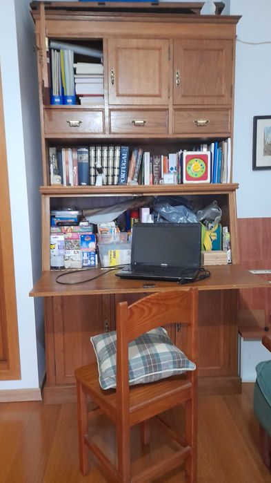 Escrevaninha com otima arrumação