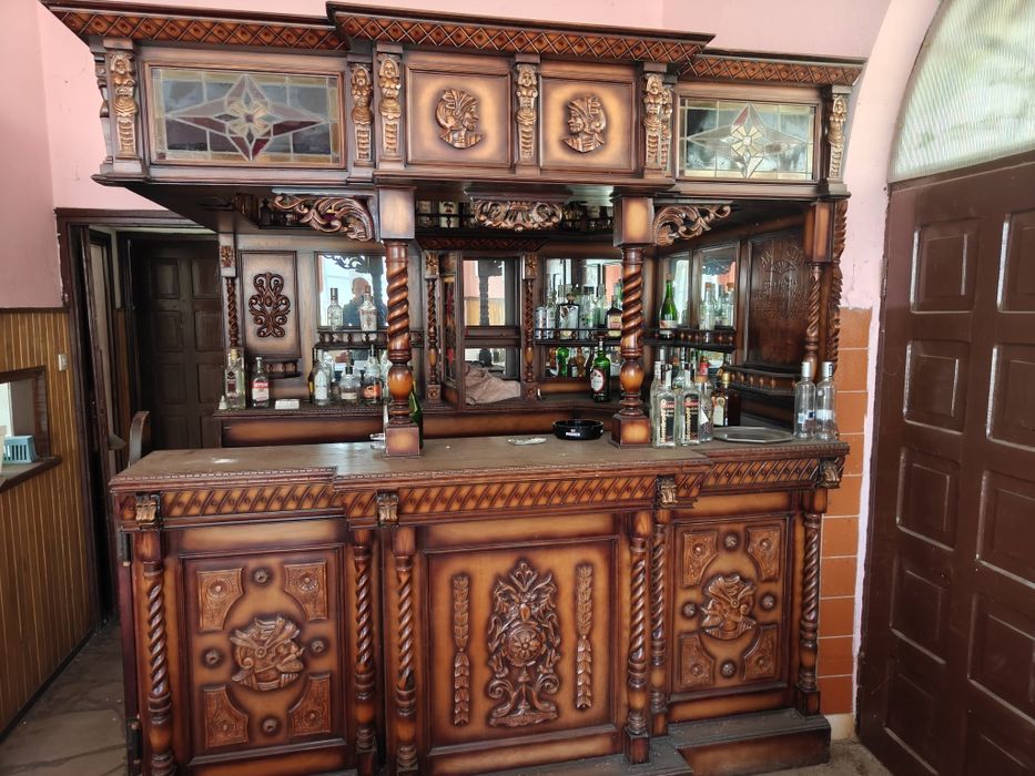 Bar, barek drewniany Zdobiony