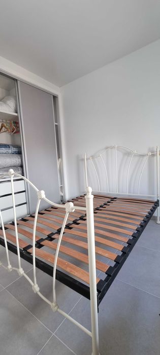 Cama de ferro branca