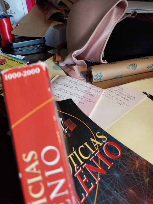 Revista com 1000 páginas,com notícias do milenio