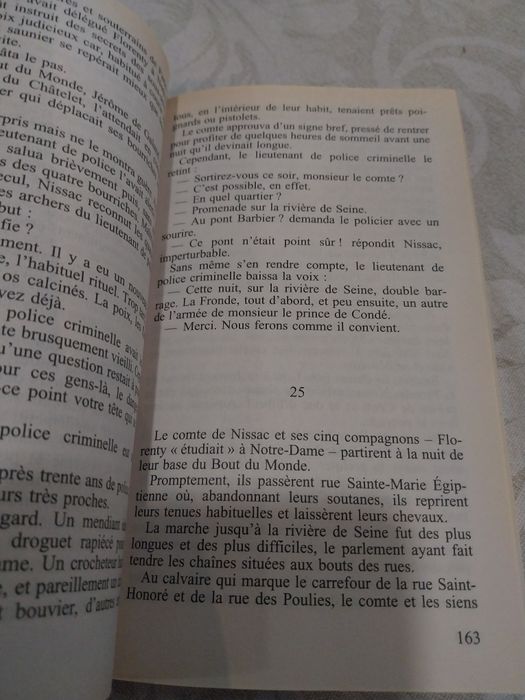 Les foulards rouges. Portes incluídos.