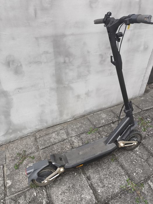 Hulajnoga Navee ST3.
