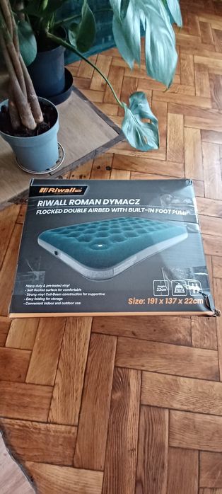 Materac dmuchany z wmontowaną pompką nożną RIWALL PRO