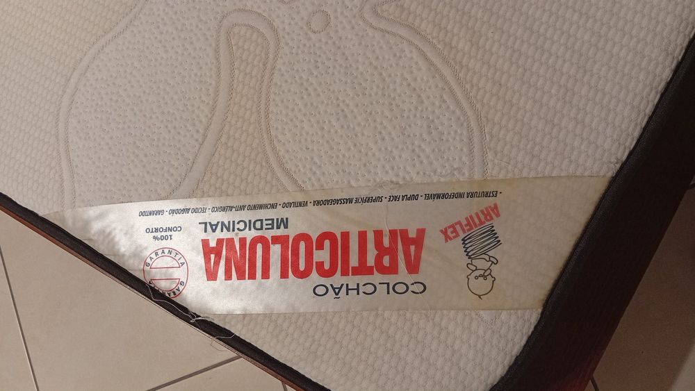 Cama de casal e colchão