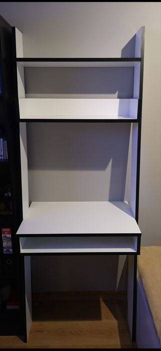 Biurko mini z półkami