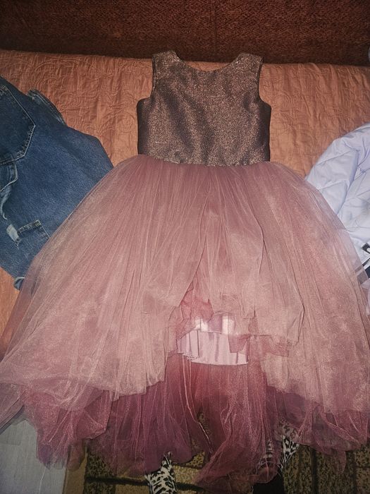 Плаття на випускний