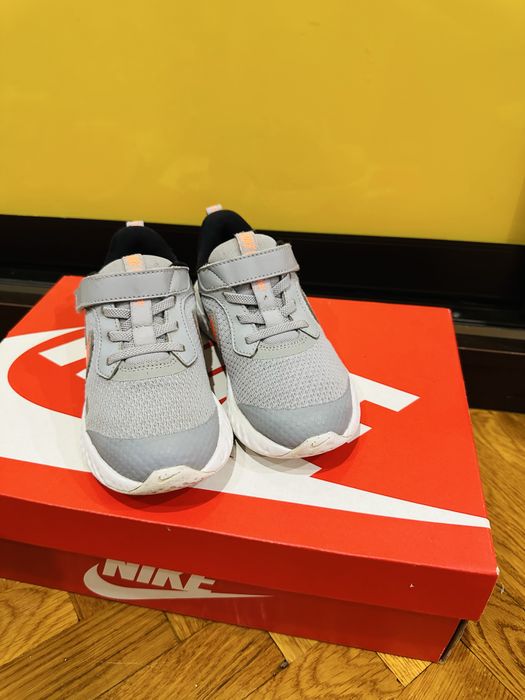 Кроссовки Nike Revolution размеры 28,5 и 29,5