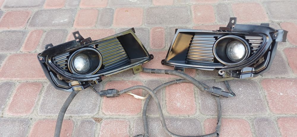 Продам противотуманки.