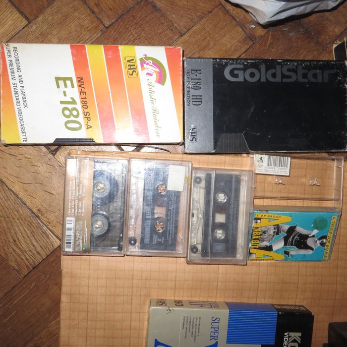 Аудіокасети та відеокасети casio  різні