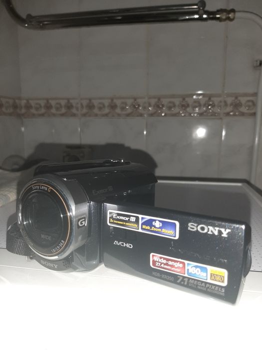 Вiдеокамера HDR XR350E (Можливий обмін на iPhone 11 Pro)