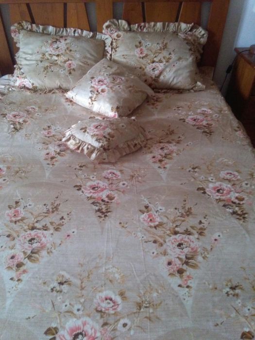 Colcha com folho antiga