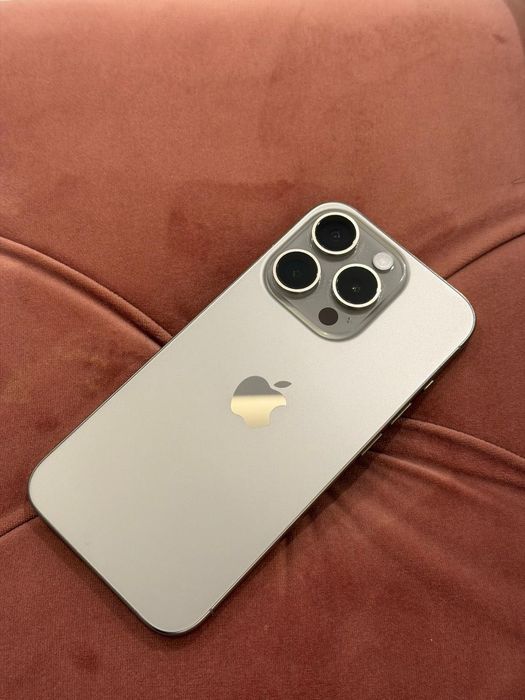 Apple iPhone 15 Pro 256GB Titânio Natural - Como Novo (c/ Caixa)