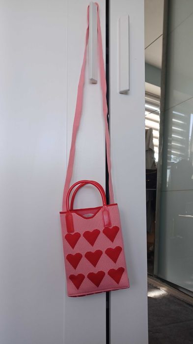 Mini rozowa torebka crosbody serduszka