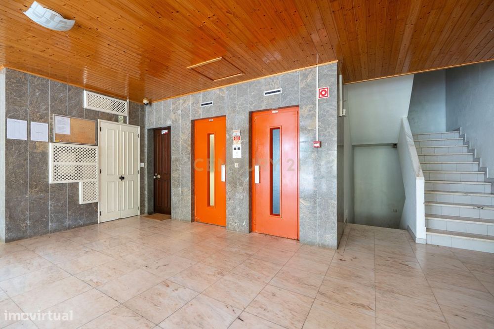 Apartamento T1 com varandas e vista mar no Parque das Amendoeiras — Vi