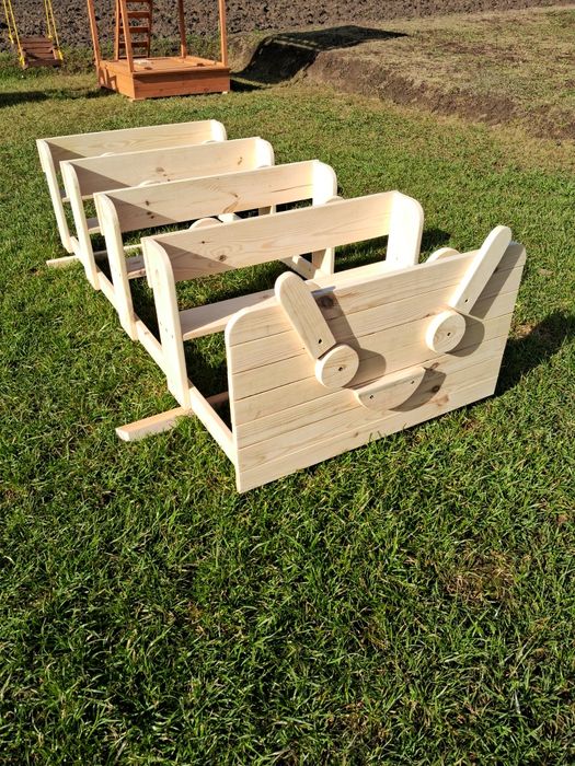 Дитячі майданчики та меблі