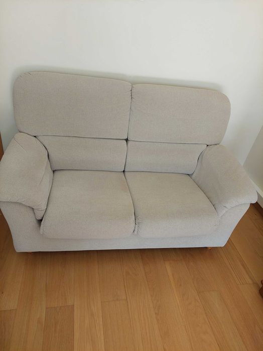 Sofá bege 2 lugares