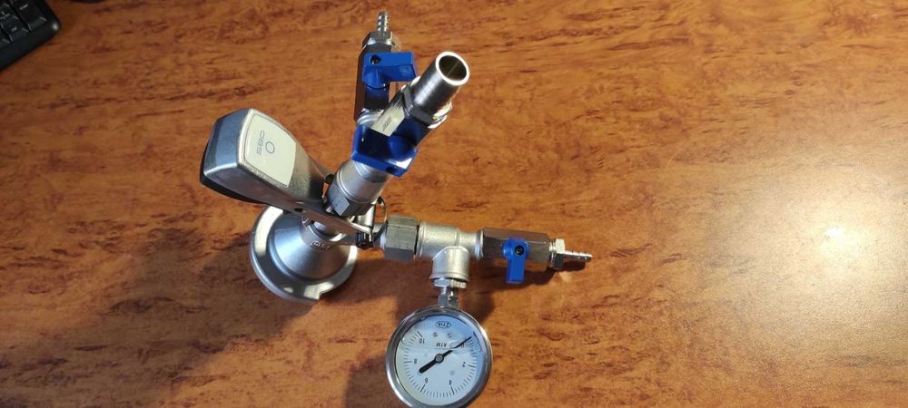 Зазливочная головка для ручного розлива газированных напитков