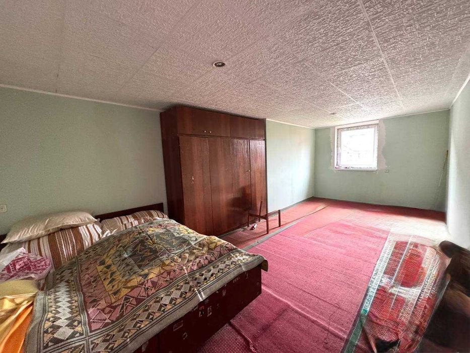 Продаж двох будинків з великою земельною ділянкою у центрі Тлумача