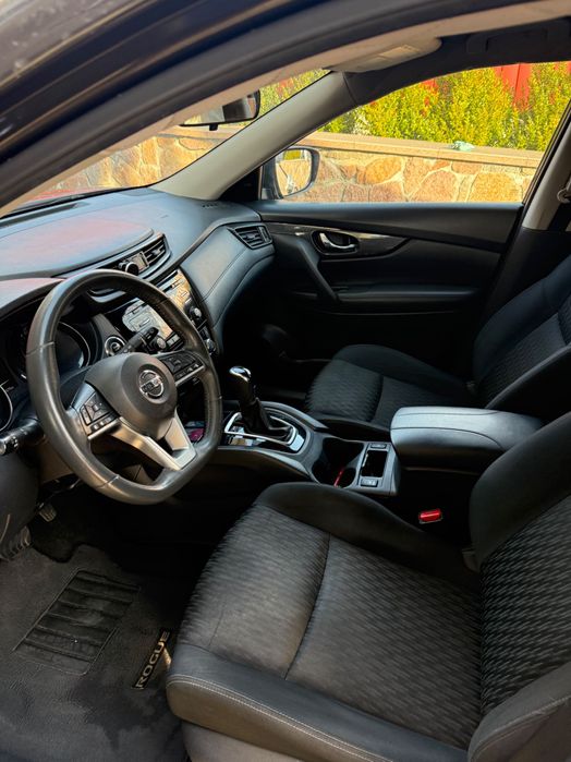 Автомобіль Nissan Rogue