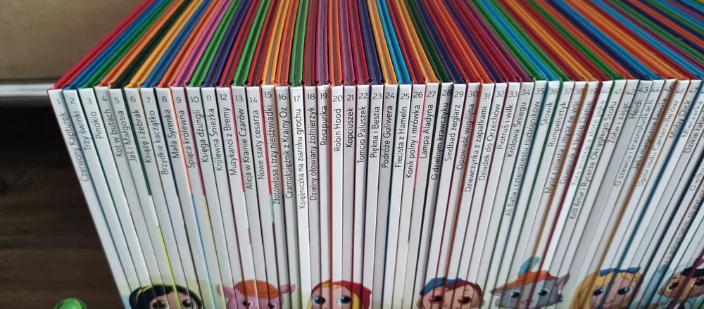 Kolekcja Hachette - opowiadajki 80 książek figurki i dwa glosniki
