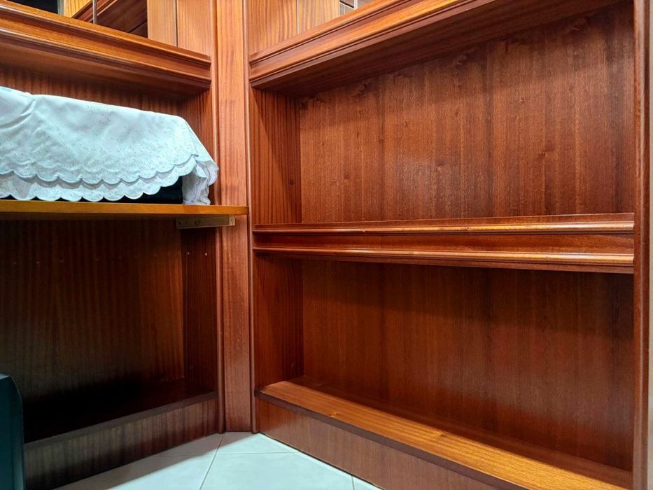 Bar de Sala com Balcão em Madeira Maciça