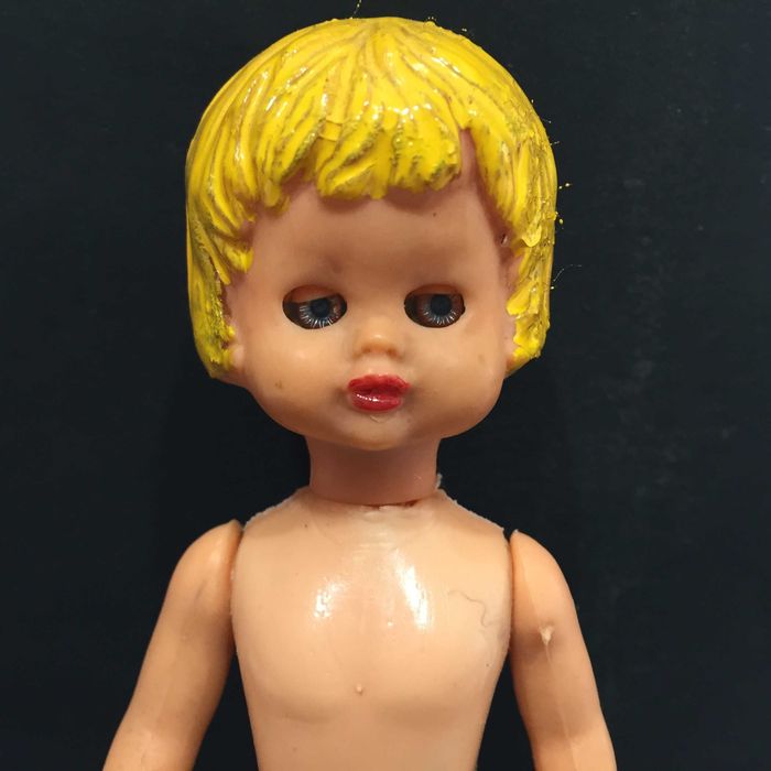 Boneca antiga de plástico - 1446853057086771202