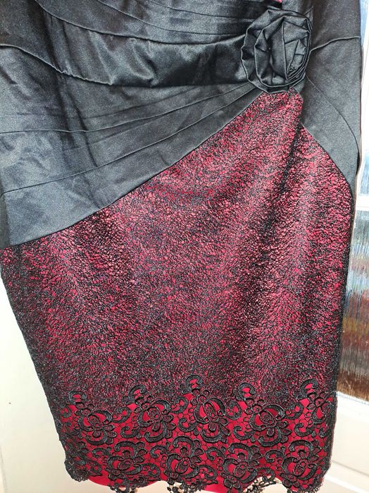 Sukienka czarno-czerwona