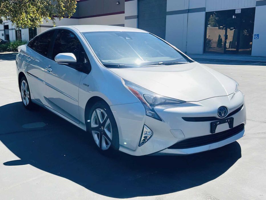 Toyota Prius      2016
