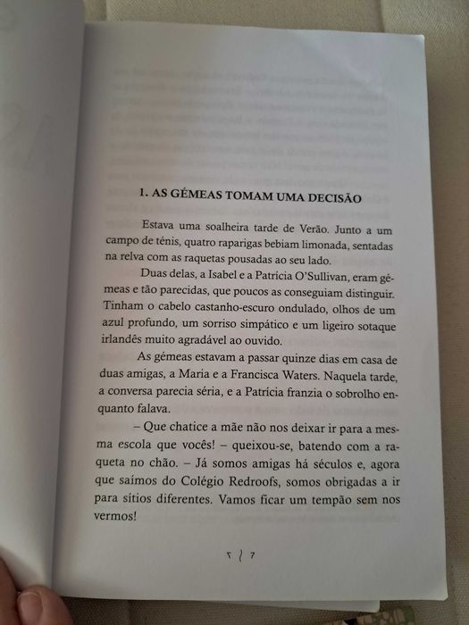 2 livros" As gémeas no Colégio de Santa Clara"