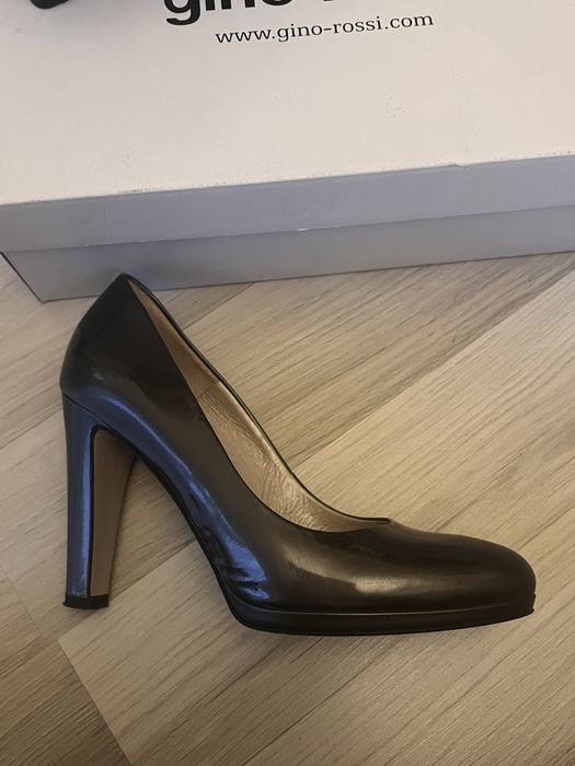 Buty na obcasie ciemnoszare