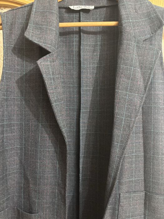 Продам трикотажну офісну жилетку