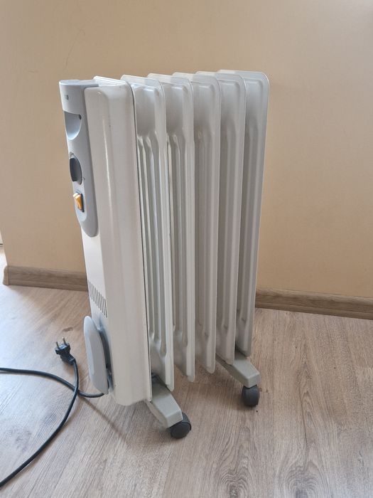Grzejnik elektryczny mało używany. Oferta ważna .