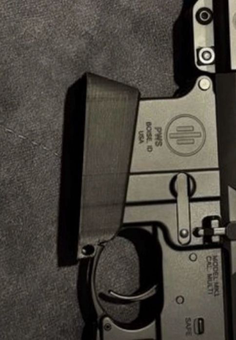 Magwell do AR-15 na śrubę