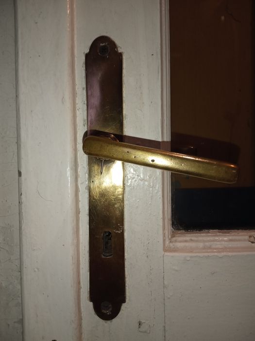 Stare drzwi z kamienicy