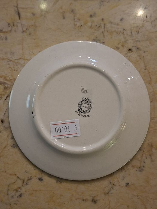 Prato de pão da fabrica de Sacavém motivo estatua