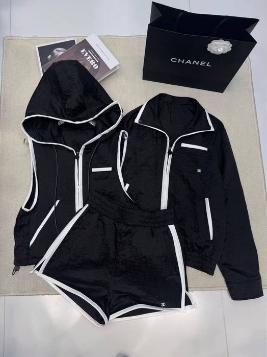 Вітровка, жилетка Chanel