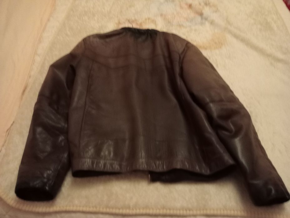 Casaco em pele castanho