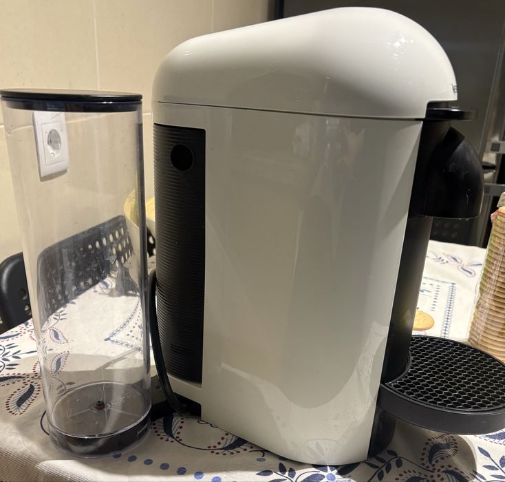 Máquina café Nespresso Vertuo Plus White C