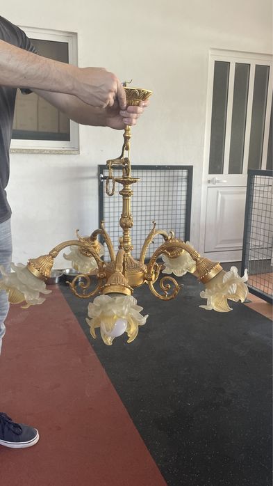 Candeeiro de teto banhado a ouro