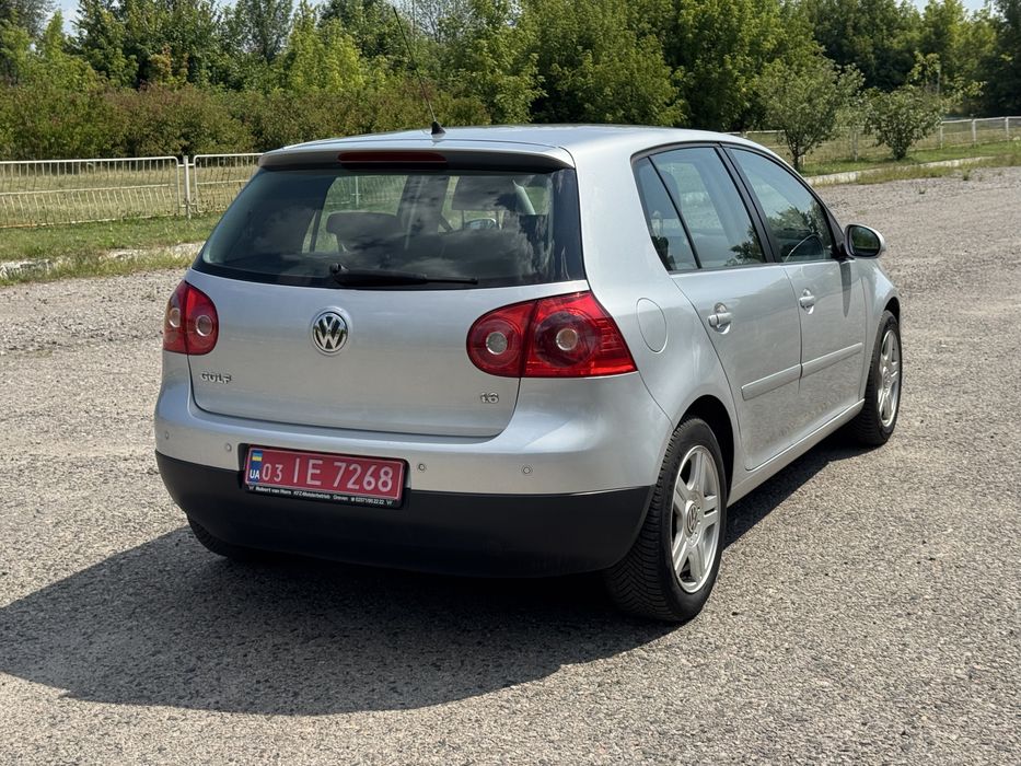 Свіжопригнанний VW GOLF 5 1.6 MPI з Німеччини