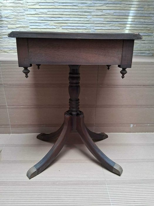 Vende-se Mesa de Apoio Antiga