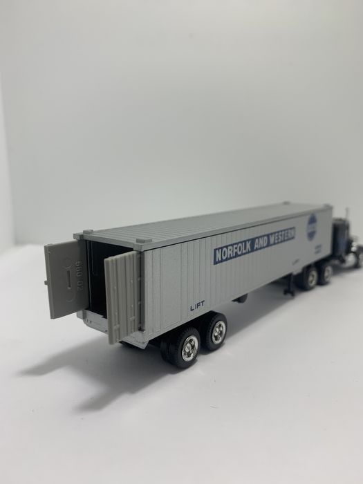 Kenworth Norfolk da Herpa escala H0 1/87