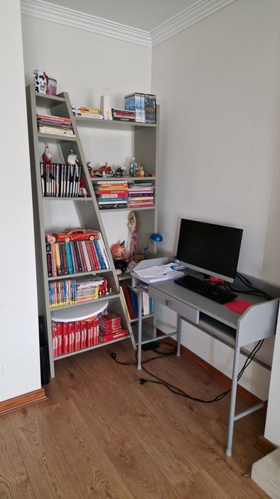 Conjunto secretária e estante escritório