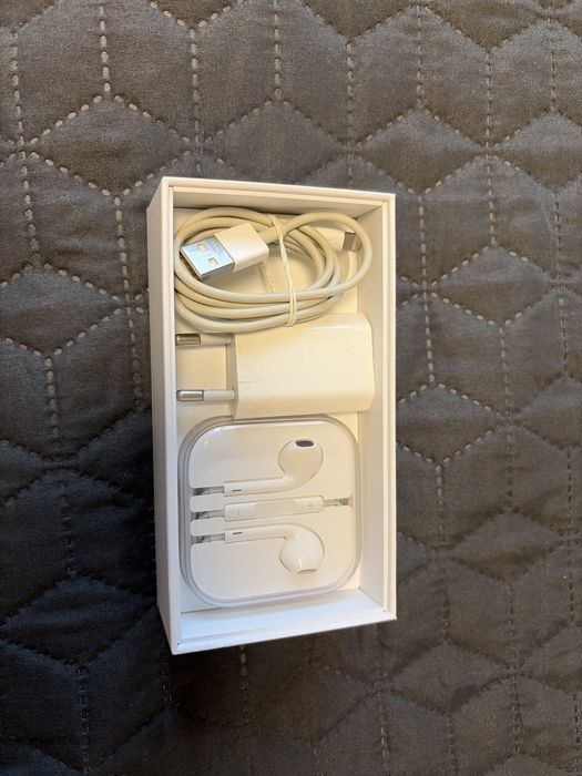 iPhone SE 32GB Silver Model A1723 sprawny bez simlocka nowa bateria